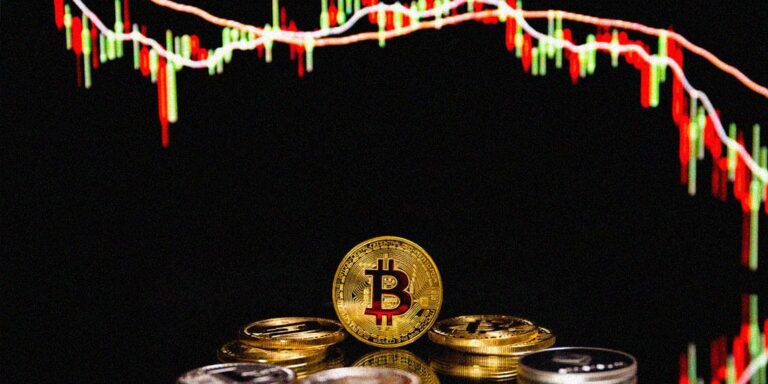 ‪Bitcoin Price Falls 7.5% In last 24 Hrs As Liquidations Soar To $55.81 Million