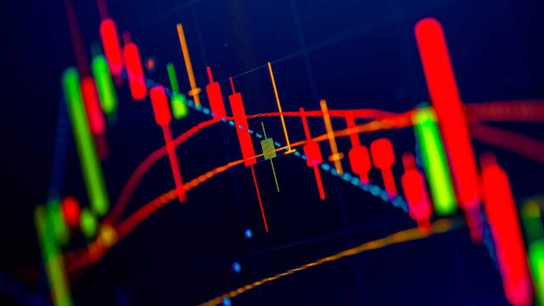 Biggest Movers: SOL Slips Again as ATOM Drops 10% to Start the Weekend – Market Updates Bitcoin News