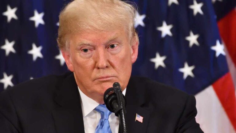 Former President Donald Trump Says US Dollar Is Crashing — Warns ‘We’re Very Close’ to World War III – Economics Bitcoin News