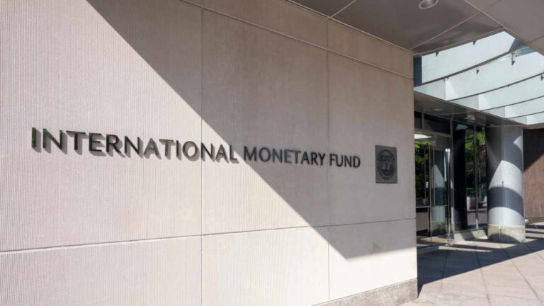 IMF Economist Warns of Side Effects From Sharp Monetary Policy Tightening — Says Financial Risks Have Increased – Economics Bitcoin News