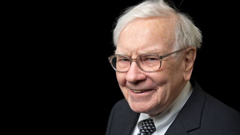 Warren Buffett Likens Bitcoin to Gambling and Chain Letters in Recent Interview – Bitcoin News