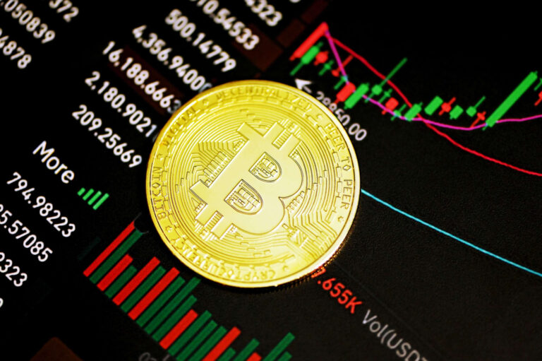 Pro says ‘longer term momentum is starting to break in Bitcoin’