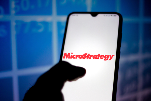 MicroStrategy now holds over 1% of the total BTC supply: should you invest more in crypto?
