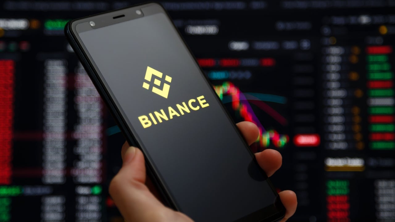 Nigeria’s Binance Impasse: Senior Executives Detained at Government ‘Guesthouse’ for 14 Days – Africa Bitcoin News