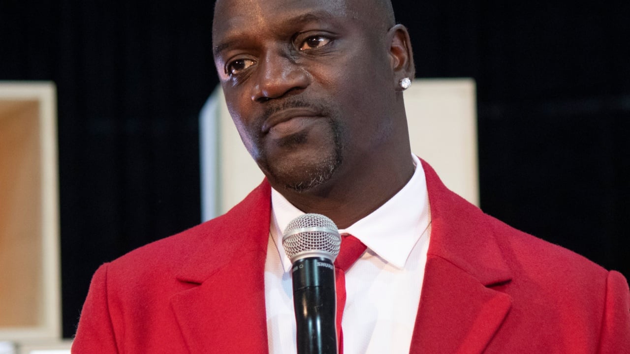 R&B Artist Akon Tells Fans Not to Request Crypto-Related Messages – Bitcoin News